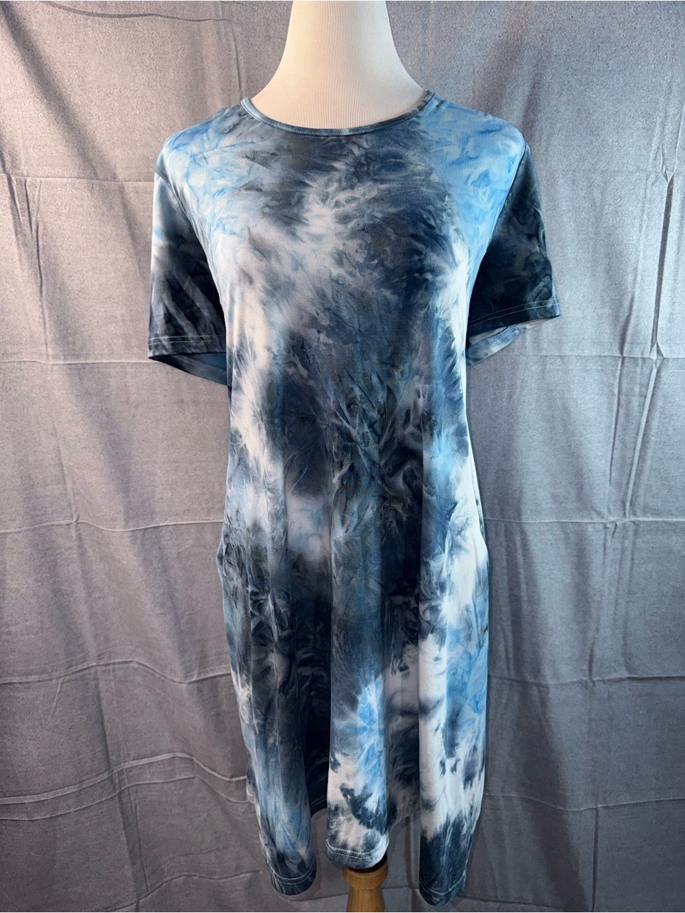 1397-Trendyland Short Sleeve Tie-Dye Shift Dress in Blue and Black